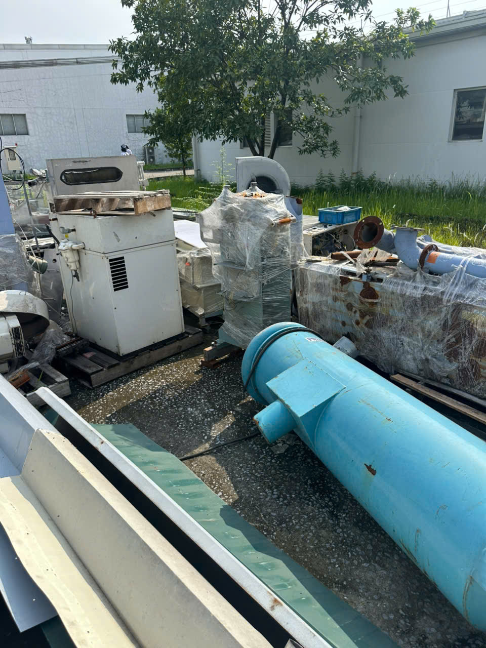 Máy móc và thiết bị tại kho